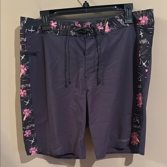 Patagonia Other - Patagonia Men's Hydropeak SP Boardshorts - 19"

Ink Black w/Faria Multi HZ